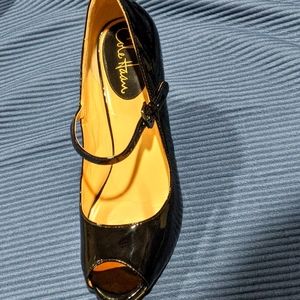 Black open tied classic pump.